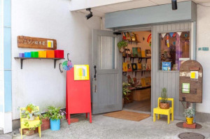 絵本に囲まれた生活【ニジノ絵本屋さん】