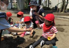 【いちご組】砂遊び☆