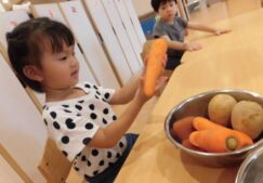 ７月　つばさ組食育、室内活動の様子