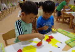 5歳児くじら組『タンポ遊び』