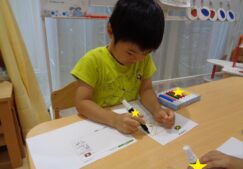 5歳児くじら組『万国旗製作』