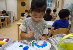 ５歳児くじら組　「新しい絵の具にワクワク！！」