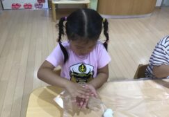 4歳児きりん組『お月見団子作り』