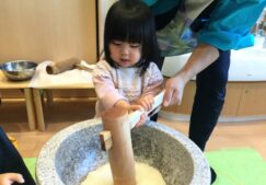 お餅つき体験！！