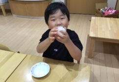 4歳児きりん組『おにぎり作り』