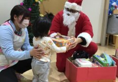 １歳児りす組『サンタさんが来たよ！！』