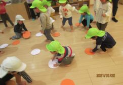 2歳児ぱんだ組　『オセロゲーム』
