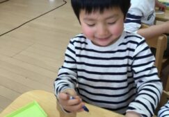 ３歳児うさぎ組『雪だるま製作』