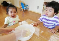 １歳児　＊小麦粉粘土＊
