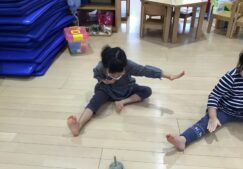 ４歳児きりん組『こま回し大会』