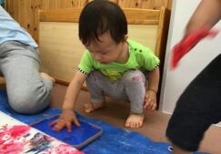 １歳児 ★絵具あそび★