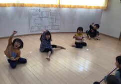 3歳児うさぎ組　『こま回し大会』