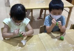 ４歳児きりん組　「梅ジュース作り」