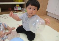ひよこ組　風船あそび