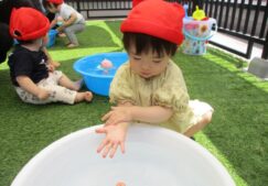 ひよこ組　初めての水遊び！