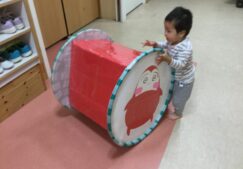 1歳児　♪だるまさんが～ころん♪　