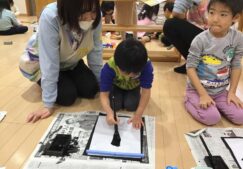 4歳児きりん組　『書き初め』