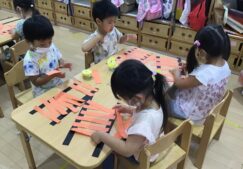 4歳児きりん組　「提灯作り」
