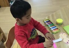 4歳児きりん組　『ひなまつり製作』