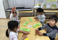 ４歳児きりん組『折り紙』