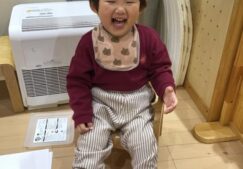 1歳児りす組『製作「らいおん・うさぎ」』