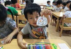 ３歳児うさぎ組『お部屋で金魚すくい！』