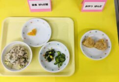 給食室　　「きゅうりの塩だれ和え」