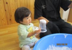 感触遊び　～1歳児クラス
