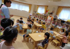 ２歳児ぱんだ組　「くじら組さんと手洗い！」