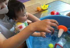 ０歳児　水遊び