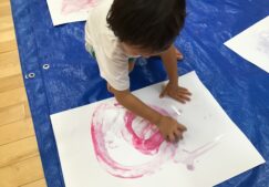 2歳児★氷でお絵描き★