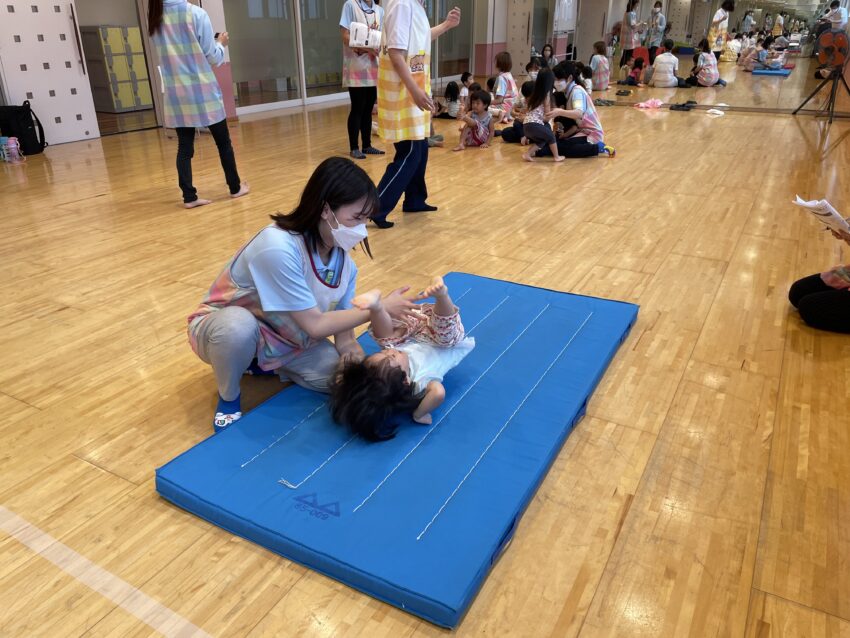 幼児クラスは前転も頑張っています！