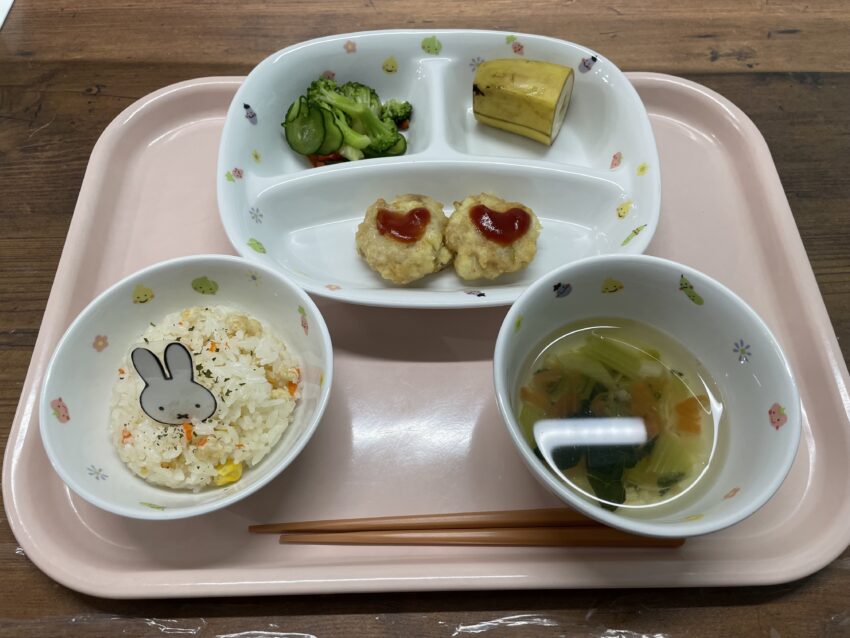 ピラフに豆腐のナゲット！<br />
みんなおかわりして沢山食べていましたよー。