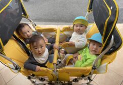 0歳児クラス　お散歩に出発☆彡
