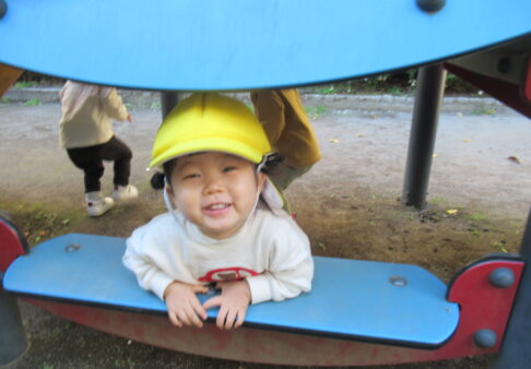 遊具で楽しく遊んだよ！～1歳児～