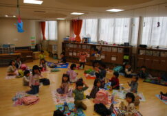 幼児クラス　遠足ごっこ