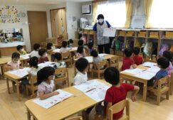 4歳児きりん組　「ワークブック　ひらがなのはじまり！」