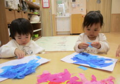 ひよこ組　お花紙で制作をしました！