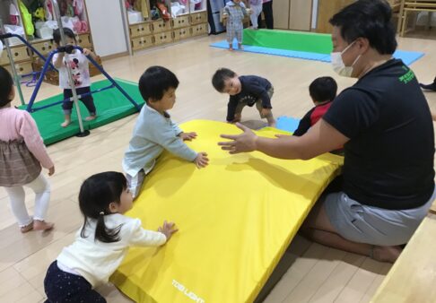 1歳児りす組　「こんなこともできるようになったよ♪」