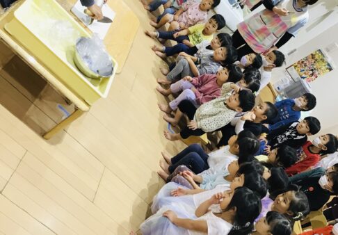 3歳児うさぎ組　「お魚解体ショー」