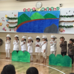 たんぽぽ組(３歳児)の様子☆クリスマス発表会に向けて☆