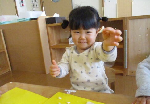 小麦粉粘土遊び～１歳児～
