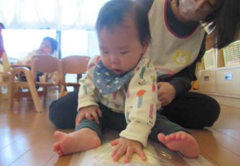 食育「うどん作り」　～０歳児～