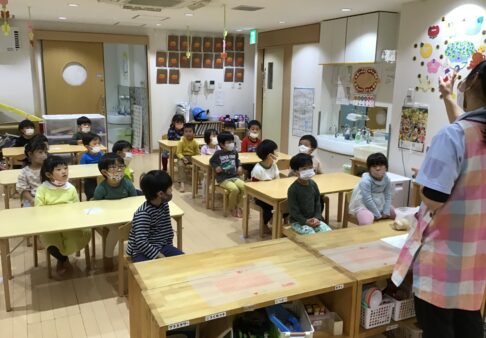 ４歳児きりん組　食育「冬至について＆包丁体験」