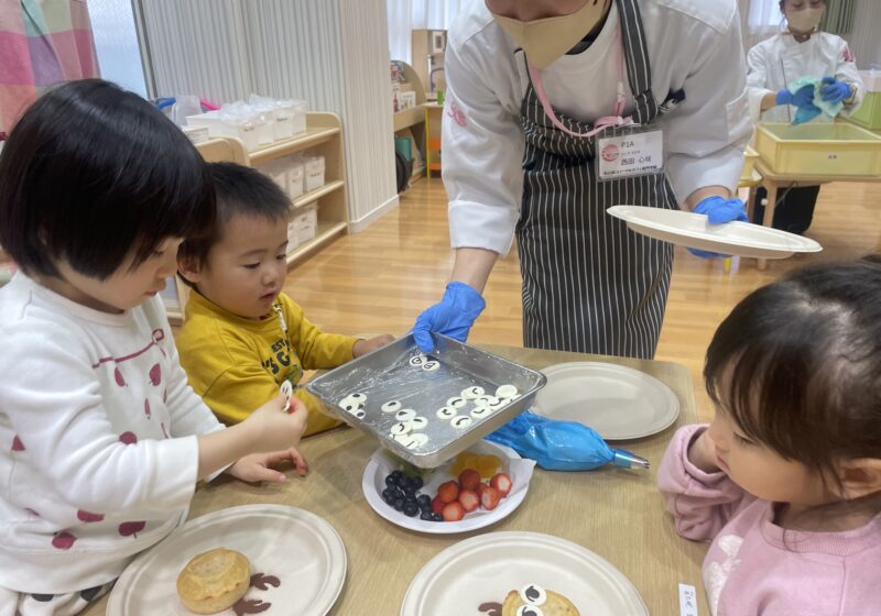 姉妹校の学生さんが来てスイーツ作りをしました。