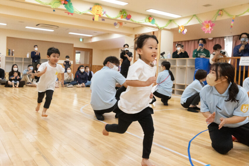 4歳児になるとかけっこも手の振り方、スピードが違います！