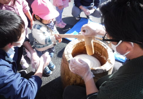 お餅つきをしました！