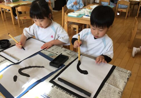 ３歳児　ほし組　小正月遊び＆書き初め