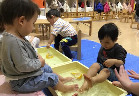 1歳児りす組　「ゆず湯」
