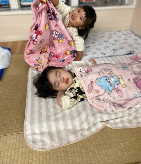ねんねしているから「し～っ」